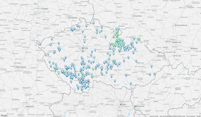 Mapa s umístěním pozitivních chovů katarální horečky ovcí KHO v roce 2025