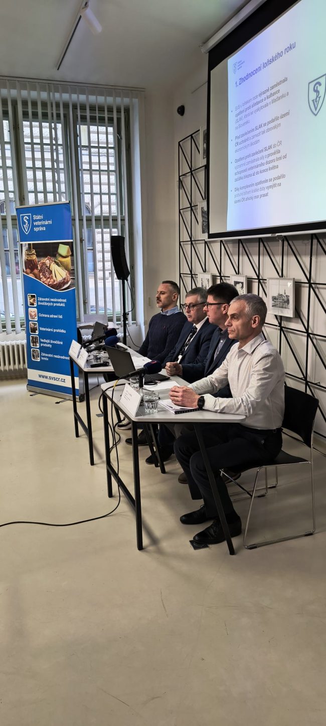 Záběry z tiskové konference k výsledkům dozoru 2