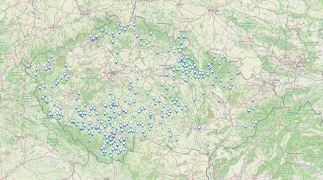 Mapa s umístěním pozitivních chovů katarální horečky ovcí (KHO) v roce 2025 1